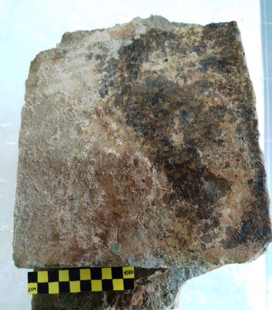 Ολυμπία: Βρέθηκε πήλινη πλάκα με στίχους της ραψωδίας ξ της Οδύσσειας – Σπουδαία Ανακάλυψη (Photo)