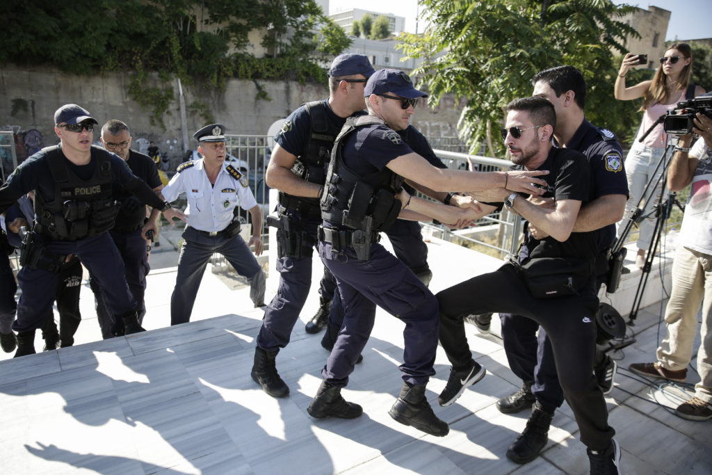 Δολοφονία Ζέμπερη: Νέα αναβολή λόγω ασθένειας του δικηγόρου του κατηγορουμένου – Τι φώναζε ο πατέρας (Photos)