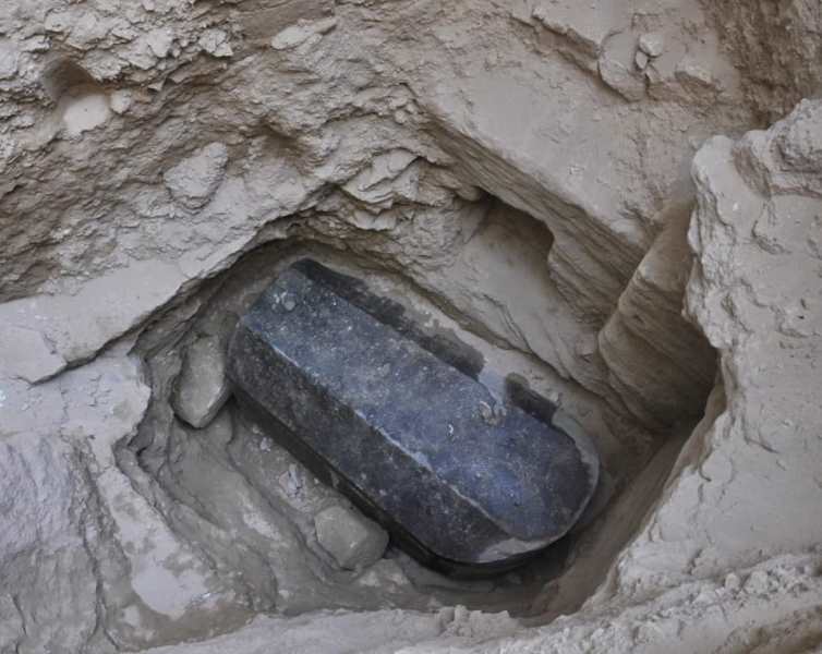 Αίγυπτος: Αρχαία σαρκοφάγος ανακαλύφθηκε στην Αλεξάνδρεια (εικόνες)