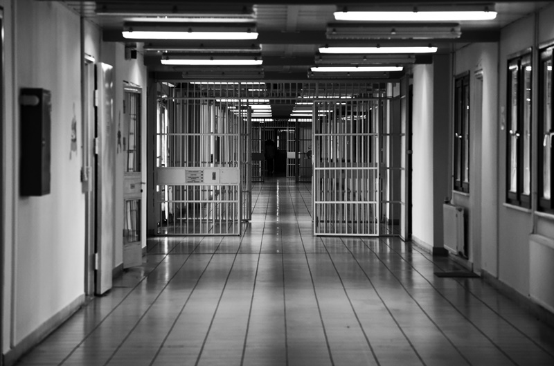 Με μια… παραδοσιακή μέθοδο έγκλειστος επιχείρησε να περάσει 52 σακουλάκια ναρκωτικά σε άλλη φυλακή
