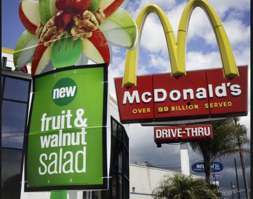 Ένα επικίνδυνο παράσιτο ανάγκασε την McDonald’s να αποσύρει χιλιάδες σαλάτες της
