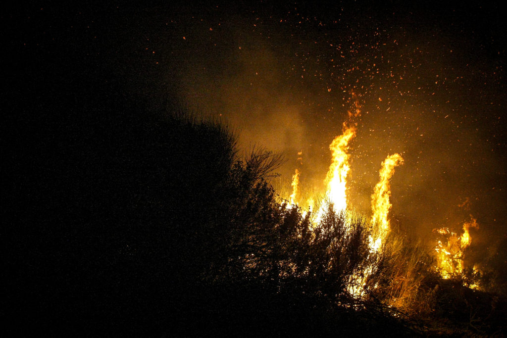 Κρητή: Υπό μερικό έλεγχο η φωτιά στα Φαλάσαρνα