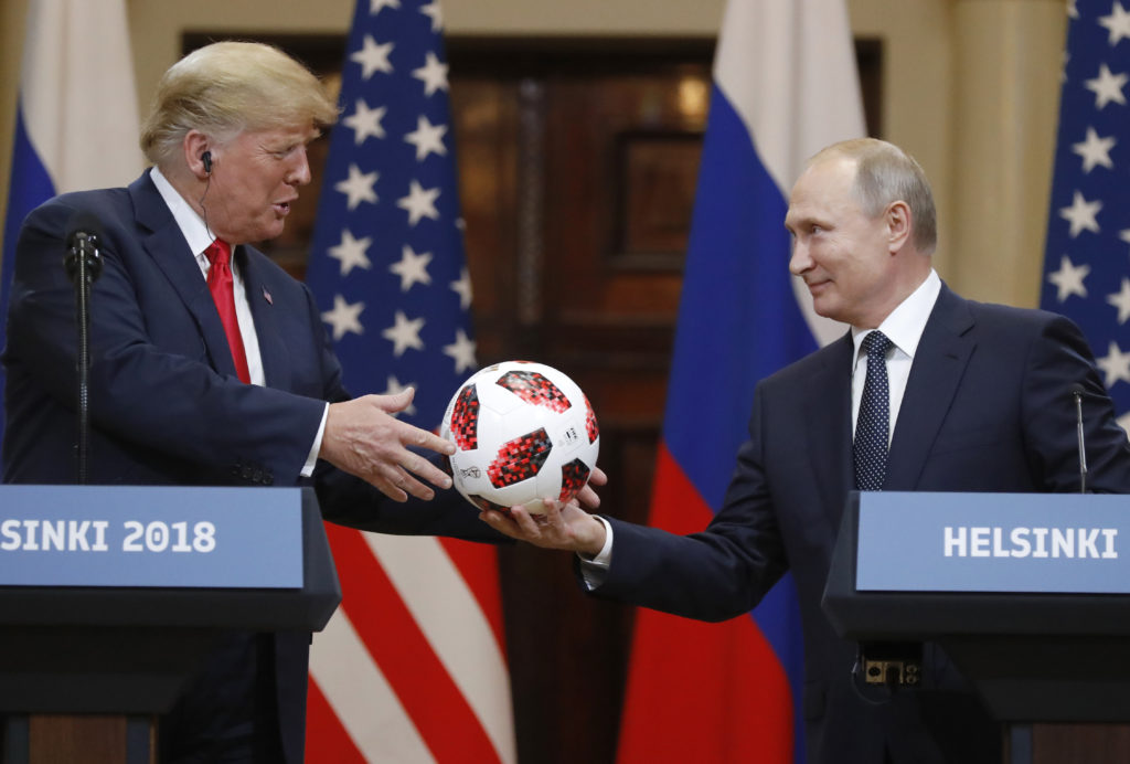 Τραμπ: Η σχέση μας έχει αλλάξει – Πούτιν: Ο ψυχρός πόλεμος έχει τελειώσει, ήθελα να εκλεγεί πρόεδρος (Photos)