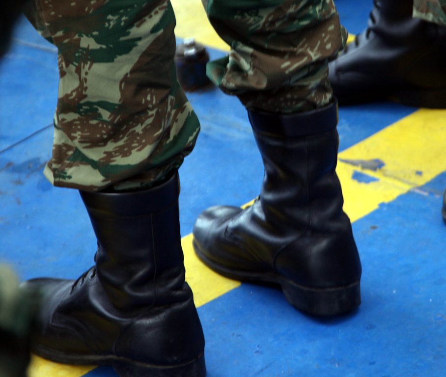 Στην Αθήνα μεταφέρεται ο βαριά τραυματισμένος λοχίας που αυτοπυροβολήθηκε