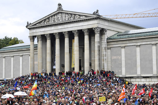 Μόναχο: Ογκώδης διαδήλωση 25.000 Γερμανών κατά Ζεεχόφερ και CSU (Video)