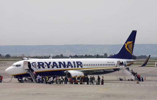 Η Ryanair απειλεί με απολύσεις τους απεργούς πιλότους την ώρα που τα κέρδη της ανεβαίνουν