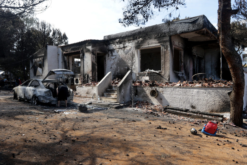 Συνεχίστηκαν οι αυτοψίες στα κτίρια των καμμένων περιοχών – 998 «κόκκινα»