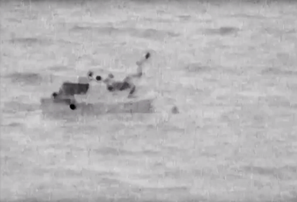 Βίντεο με τη διάσωση ναυαγού από τη Δανία, από πετρελαιάκατο της Φρεγάτας «ΕΛΛΗ» (Video)