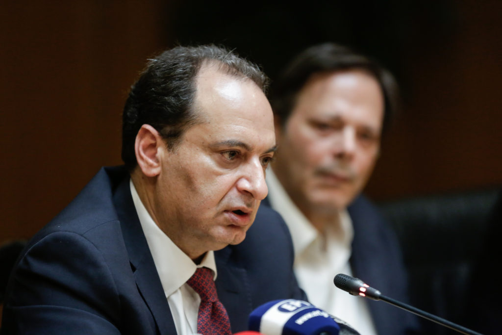 Σπίρτζης: Την Τρίτη οι αιτήσεις για το βοήθημα των 5.000 ευρώ – Πού θα υποβάλλονται