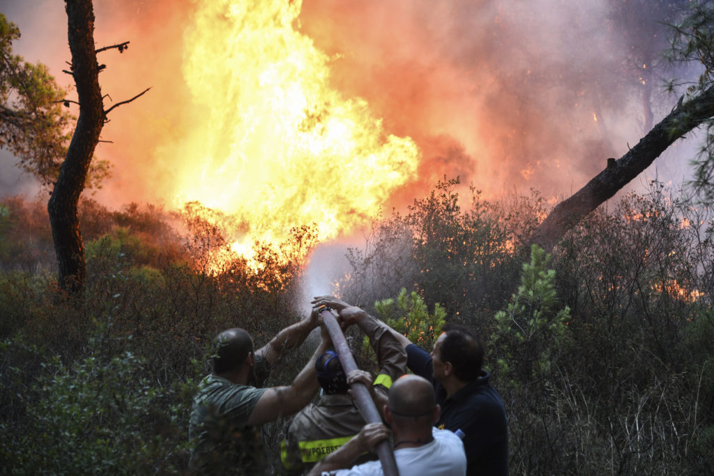 Κατηγορηματικά διαψεύδουν οι Εθελοντές Πυροσβέστες fake news του ΣΚΑΪ ότι έμειναν νηστικοί στην πυρκαγιά