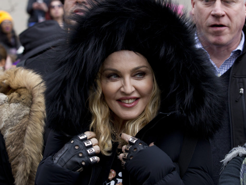 Η Μαντόνα στο εξώφυλλο της ιταλικής Vogue (Photos)