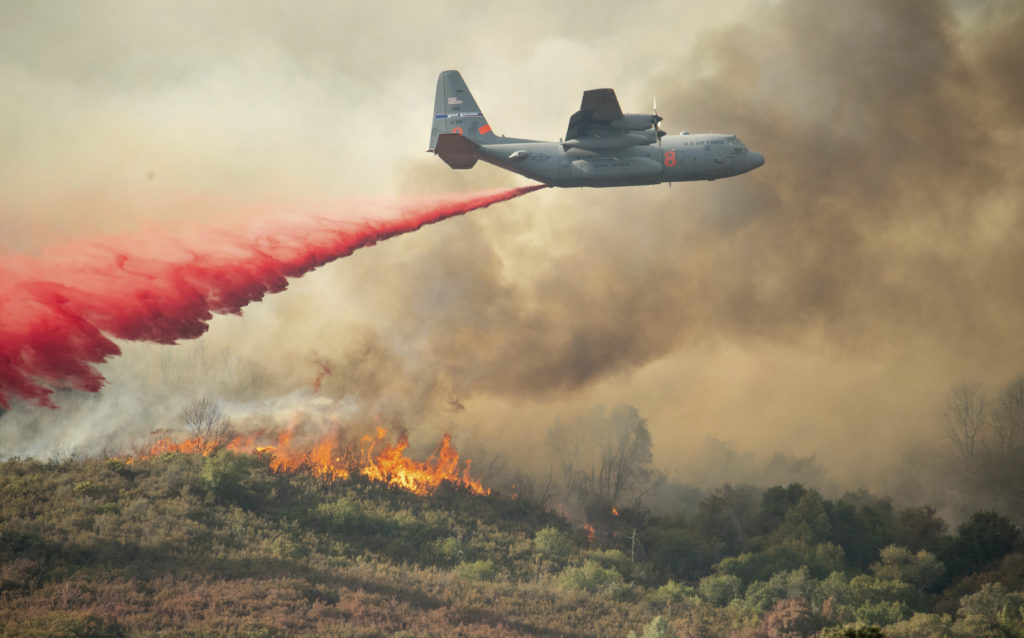 Μαίνεται η φωτιά στην Καλιφόρνια: Δύο εστίες ενώθηκαν δημιουργώντας τη μεγαλύτερη πυρκαγιά στην ιστορία της Πολιτείας