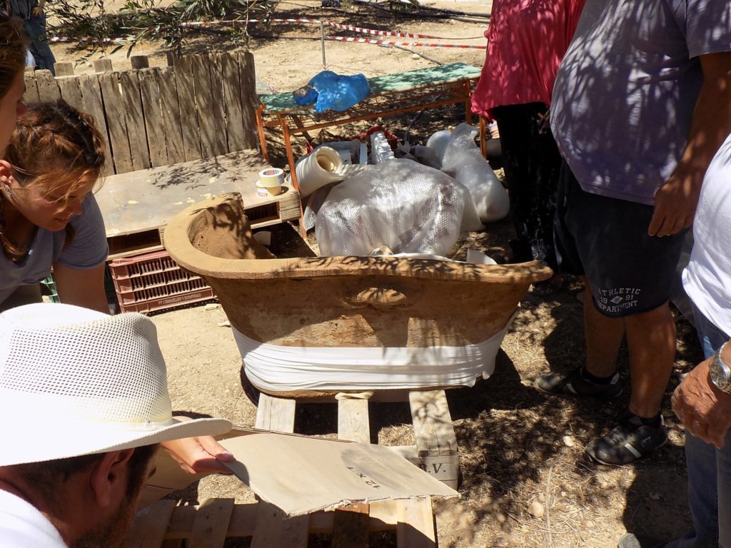 Αρχαιολογικός θησαυρός εντοπίστηκε τυχαία από αγρότη στην Ιεράπετρα (Photos)