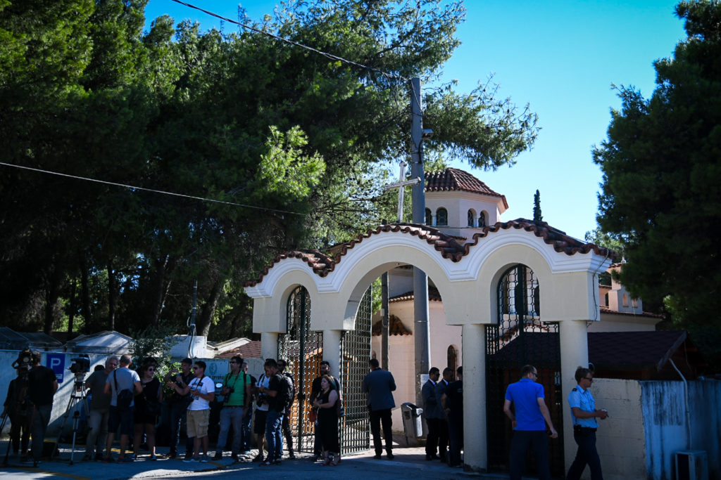 Πλήθος κόσμου αποχαιρέτησε τη Ρίκα Βαγιάννη (Photos)