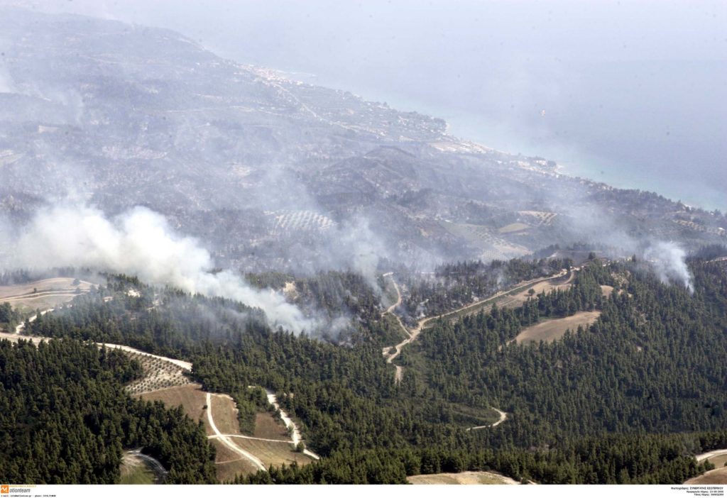 Σε επιφυλακή όλες οι δυνάμεις στη Χαλκιδική λόγω επικινδυνότητας – Έκλεισαν δρόμοι