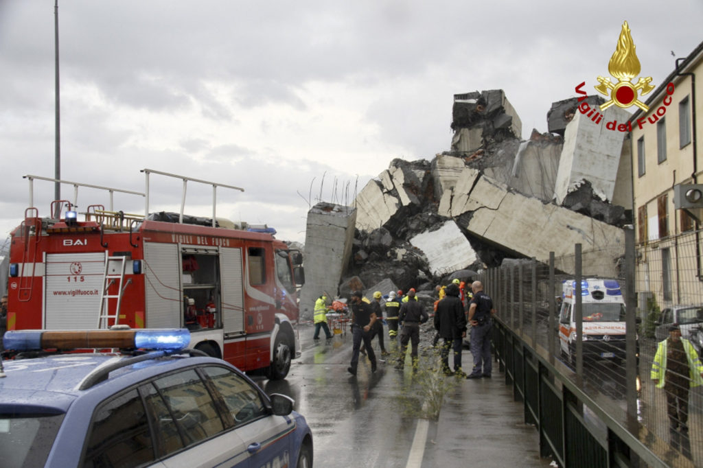 Τραγωδία στη Γένοβα: Στους 35 οι νεκροί μετά την κατάρρευση οδογέφυρας σε αυτοκινητόδρομο (Photos+Video)