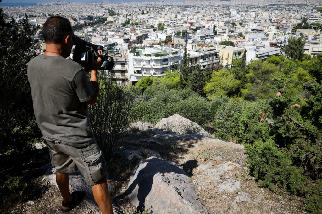 Έγκλημα στου Φιλοπάππου – 8 προσαγωγές – Τι κατέθεσε η 23χρονη φίλη του θύματος (Photos)