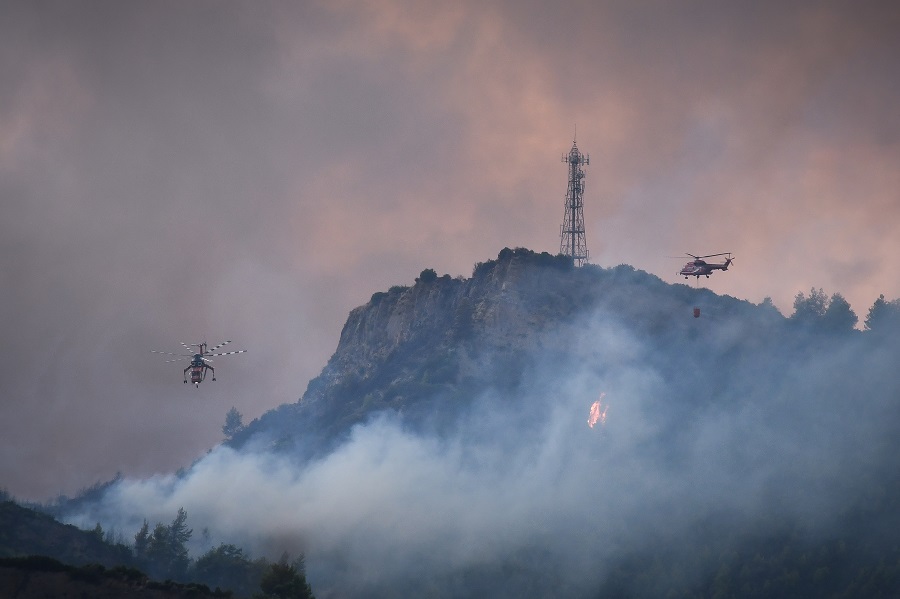 Σε εξέλιξη η μεγάλη πυρκαγιά στην Ηλεία