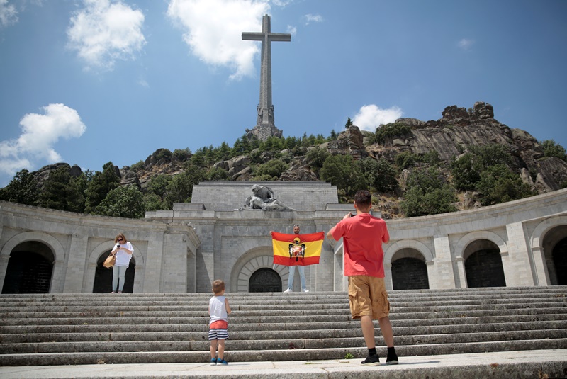 Iσπανία: Η οικογένεια του δικτάτορα Φράνκο θα παραλάβει τη σορό του μετά την εκταφή της