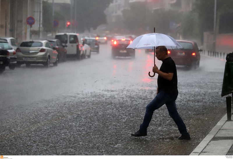 Έντονη βροχόπτωση πλήττει Ημαθία και Πέλλα – Δεκάδες κλήσεις για άντληση υδάτων στη Νάουσα