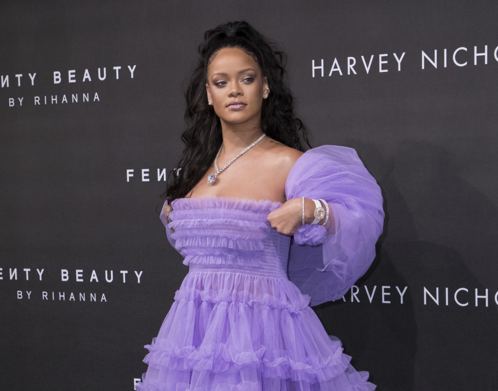 Η Fenty Beauty της Ριάνα δίνει τα έσοδα από το καινούριο της προϊόν για καλό σκοπό