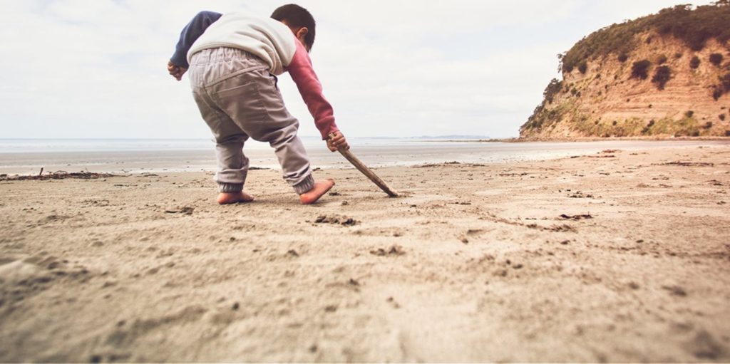 Το παιχνίδι με την άμμο έκρυβε μια σύριγγα που «καρφώθηκε» στον 9χρονο