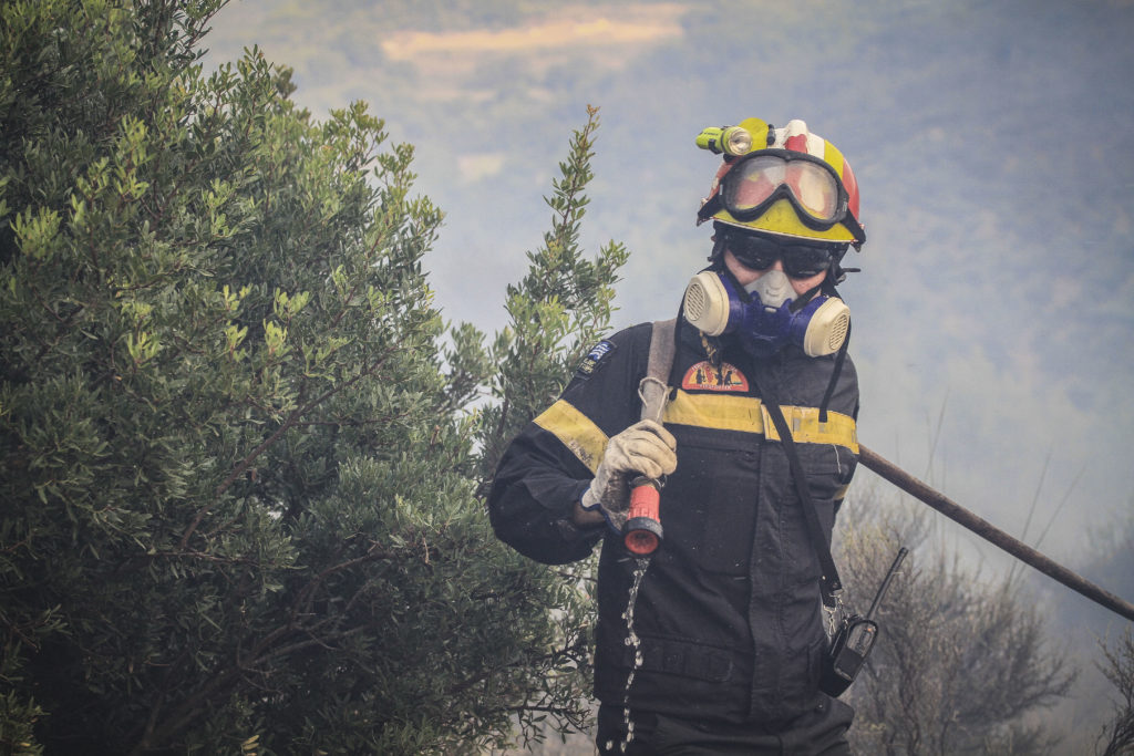 Στο νοσοκομείο της Σπάρτης οι δύο τραυματίες πυροσβέστες από τη φωτιά στη Μάνη