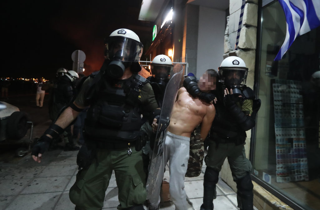 Οκτώ οι συλληφθέντες στα χθεσινά επεισόδια – Αποκαΐδια στο κέντρο της Θεσσαλονίκης (Photos)