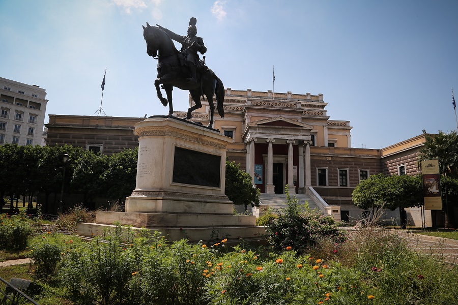 Σε δίκη παραπέμφθηκαν οι δύο γυναίκες που έριχναν… λάδι σε εκθέματα μουσείων – Ήθελαν να τα… εξαγνίσουν