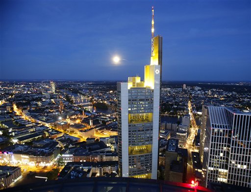 Spiegel: Προς συγχώνευση οι δύο γερμανικοί γίγαντες, Deutsche Bank και Commerzbank