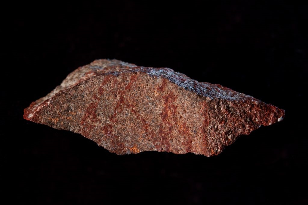Ανακαλύφθηκε το αρχαιότερο «σκίτσο» του Homo sapiens, ηλικίας 73.000 ετών