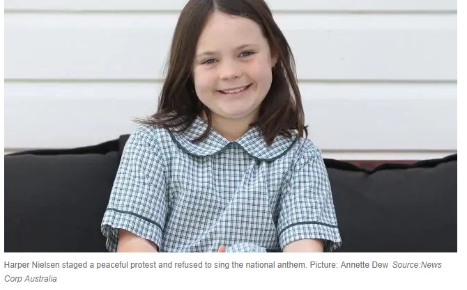 Αυστραλία: Η 9χρονη Ανέτ κινδυνεύει με αποβολή επειδή αμφισβήτησε τον εθνικό ύμνο
