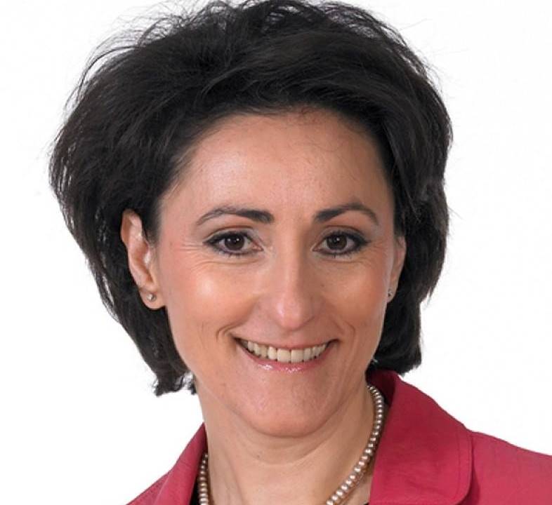 Η Ιωάννα Ζαχαράκη, πρόεδρος των Ελλήνων Αιρετών της Αυτοδιοίκησης στην Ευρώπη