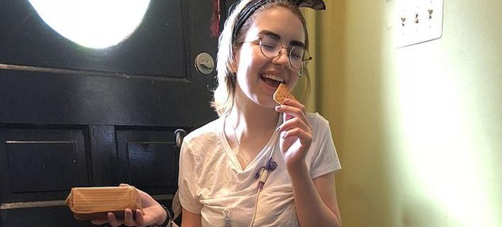 Η σπάνια περίπτωση μιας 18χρονης που τρώει μόνο ένα κράκερ την ημέρα