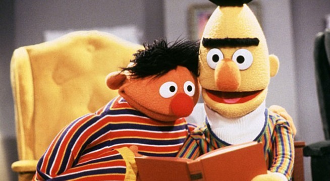 Η παραγωγή του Sesame Street έλυσε το… μυστήριο: Ο Μπερτ και ο Έρνι δεν είναι ούτε γκέι ούτε στρέιτ