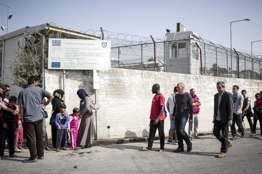 Μόρια: Άρχισε η αποσυμφόρηση του καταυλισμού – 2000 άνθρωποι θα μεταφερθούν έως τέλος Σεπτεμβρίου (Photos)