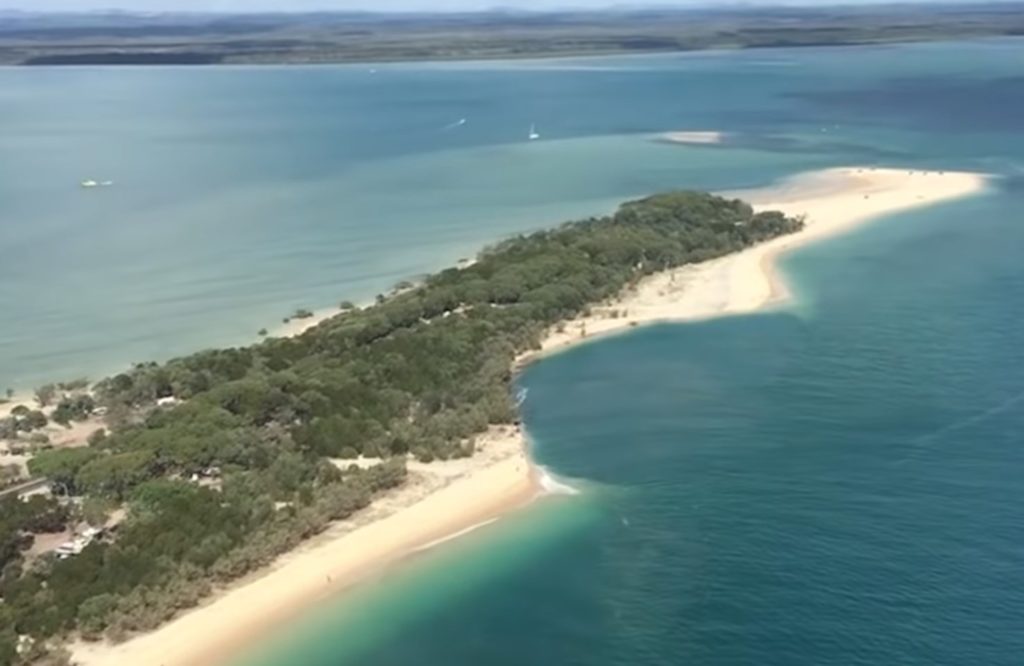 Τεράστια τρύπα «καταπίνει» παραλία στην Αυστραλία (Video)