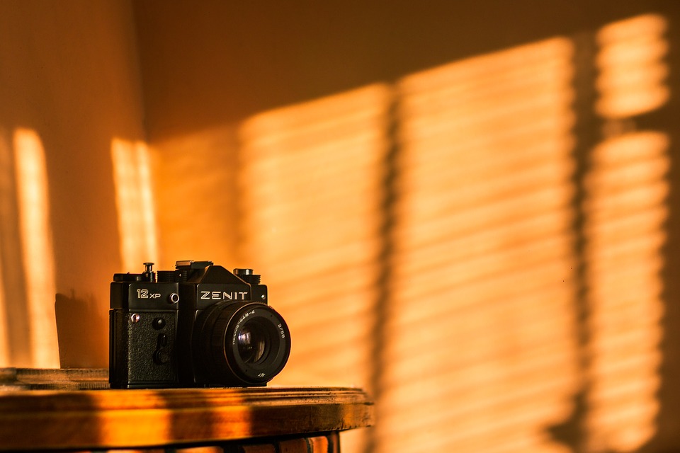 Έκπληξη από την Leica: Βγάζει ξανά στη παραγωγή την θρυλική σοβιετική φωτογραφική μηχανή Zenit