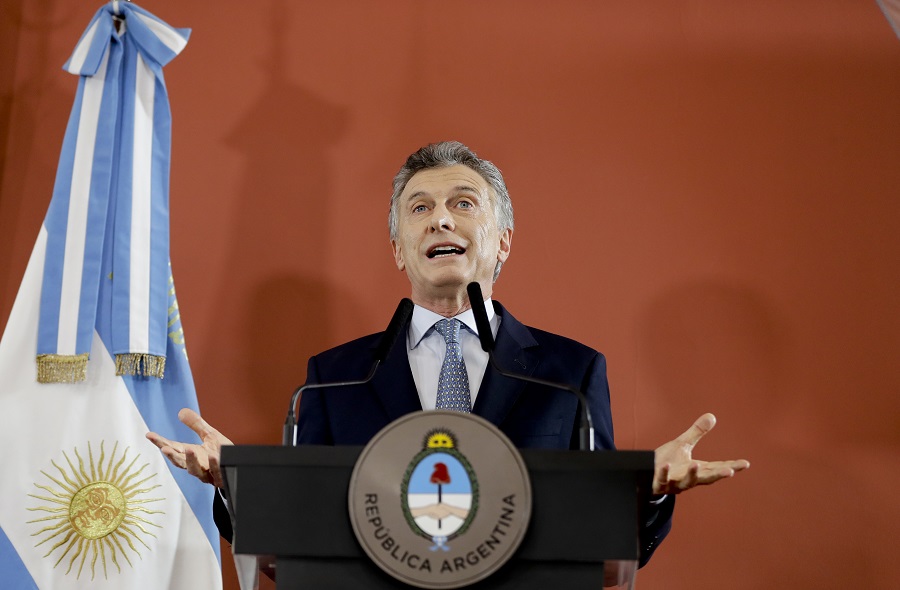 El Pais: Η Αργεντινή πιάνει πάλι πάτο με τον ερχομό του ΔΝΤ