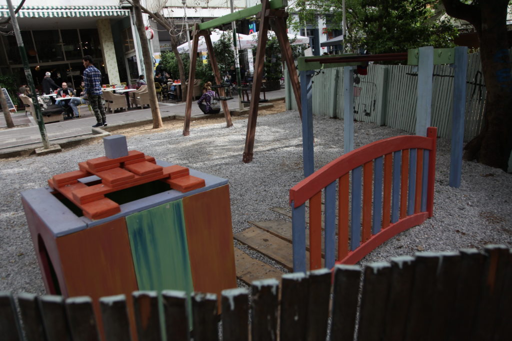 Πάτρα: Έκρυψαν ηρωΐνη σε παιδική χαρά – Συνελήφθησαν 3 άτομα