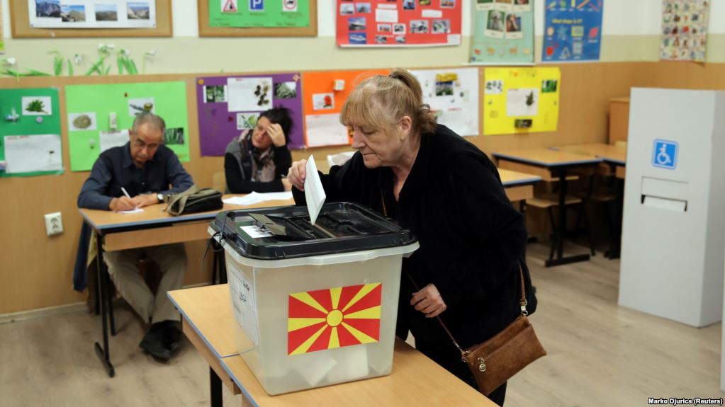 Παραμένει χαμηλή η προσέλευση στις κάλπες στο δημοψήφισμα της ΠΓΔΜ