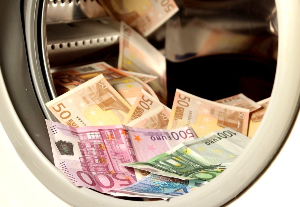 Οι «ευελιξίες» και οι επιφυλάξεις στην Ε.Ε. και το ξέπλυμα μαύρου χρήματος