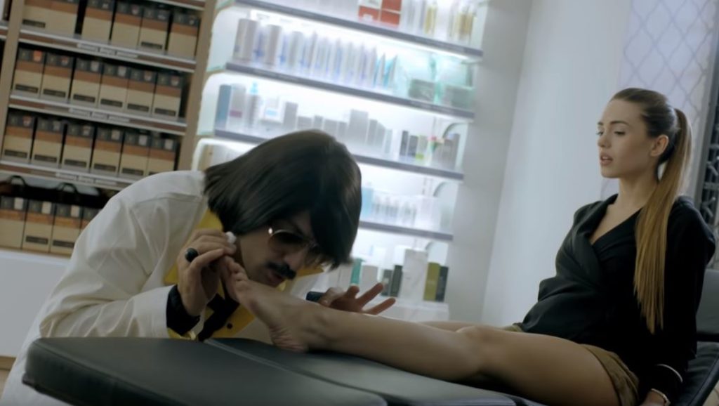 Φαρμακευτικός Σύλλογος Αττικής: «Σεξιστική και άθλια» η διαφήμιση με τον Τόνι Σφήνο