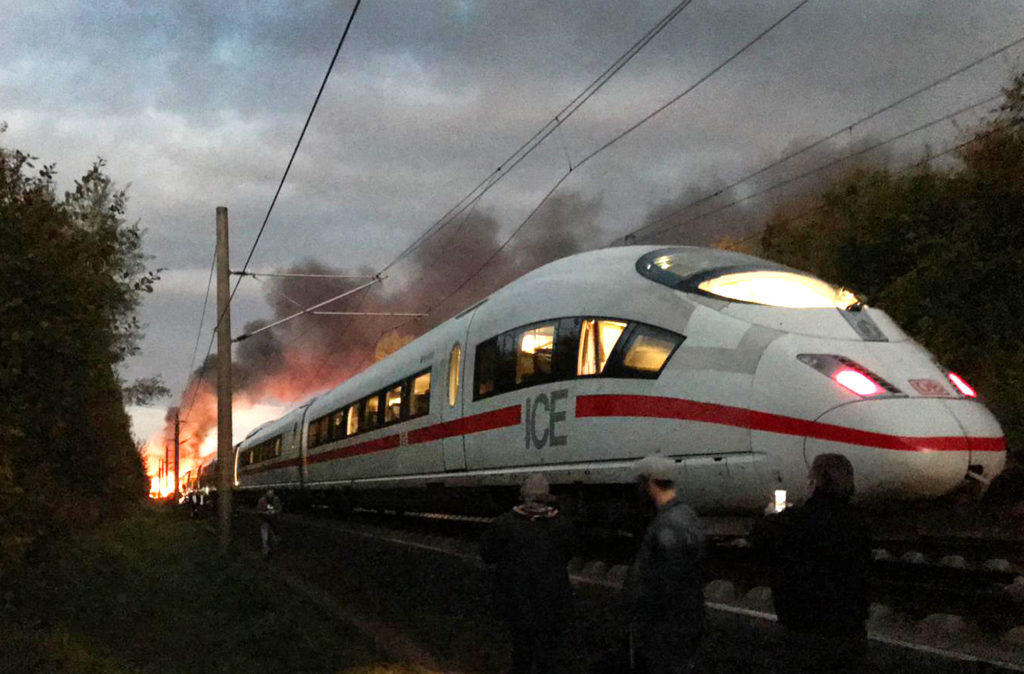Γερμανία: Εκκενώθηκε τρένο υψηλής ταχύτητα μετά από πυρκαγιά (Photos)