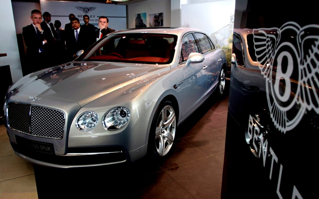 Παπούα Νέα Γουινέα: Σάλος μετά την απόφαση της κυβέρνησης να αγοράσει και τρεις Bentley μετά τις 40 Maserati!