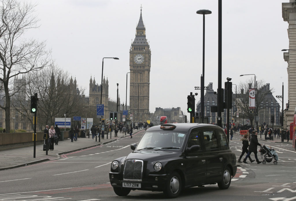 Τα μαύρα ταξί του Λονδίνου πάνε Παρίσι