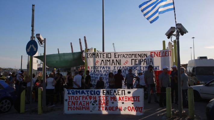 Πρόεδρος σωματείου του Πειραιά κατήγγειλε ότι τον παρακολουθούσαν «φουσκωτοί» με μηχανές χωρίς πινακίδες