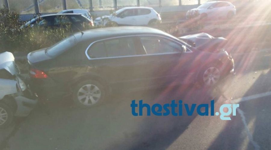 Καραμπόλα πέντε οχημάτων στον Περιφερειακό της Θεσσαλονίκης – Μεγάλο μποτιλιάρισμα (Photo)