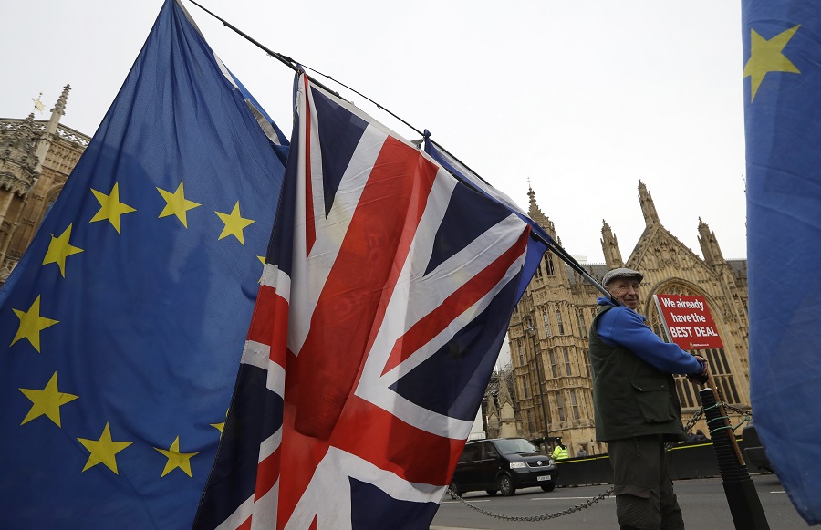 Απόφαση «βόμβα» από το Ευρωπαϊκό Δικαστήριο: Η Βρετανία μπορεί να ακυρώσει το Brexit