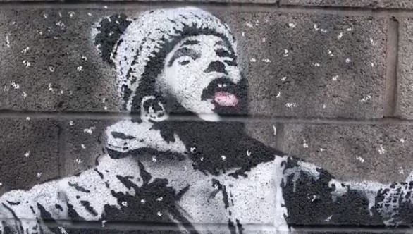 Ο Banksy ξαναχτυπά με νέο έργο για την πιο μολυσμένη πόλη της Βρετανίας (Video)